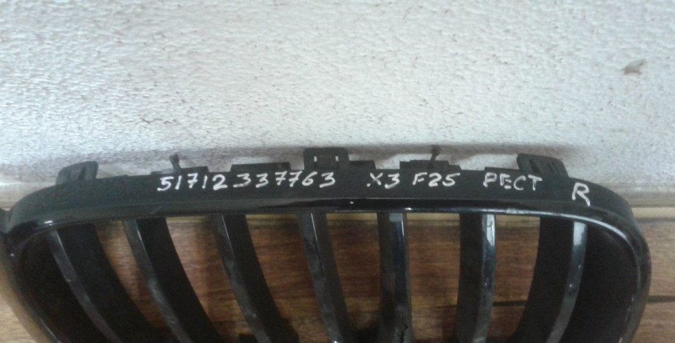 Молдинг решетки радиатора правый бу BMW X3 F25 рестайлинг OEM 51712337763