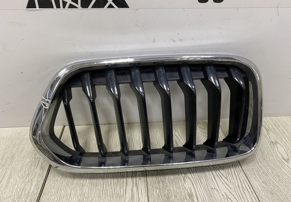 Решетка радиатора правая BMW X2 F39 OEM 51137424778