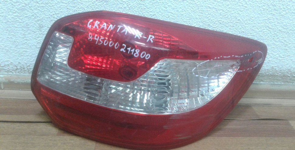 Фонарь правый Lada Granta oem 845000211800 (трещина) (скл-3)