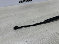 Левый поводок дворника Toyota RAV4 13- (скл-3)