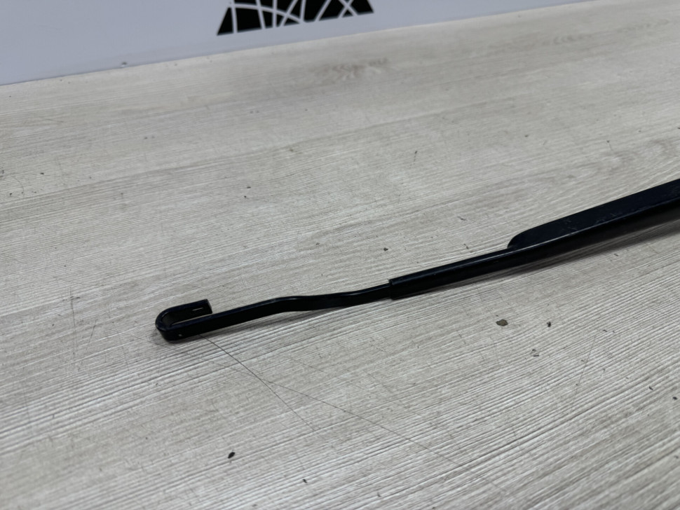 Левый поводок дворника Toyota RAV4 13- (скл-3)