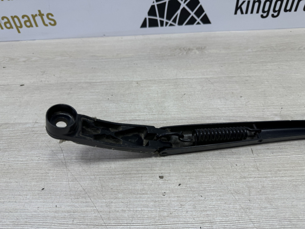 Левый поводок дворника Toyota RAV4 13- (скл-3)