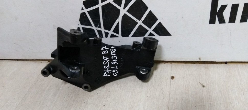 Кронштейн VAG oem 03L903139P Кронштейн VAG oem 03L903139P