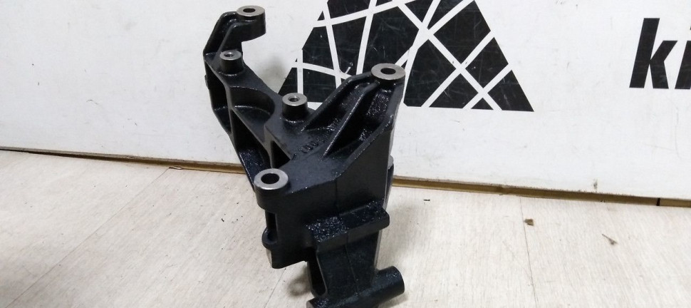 Кронштейн VAG oem 03L903139P Кронштейн VAG oem 03L903139P