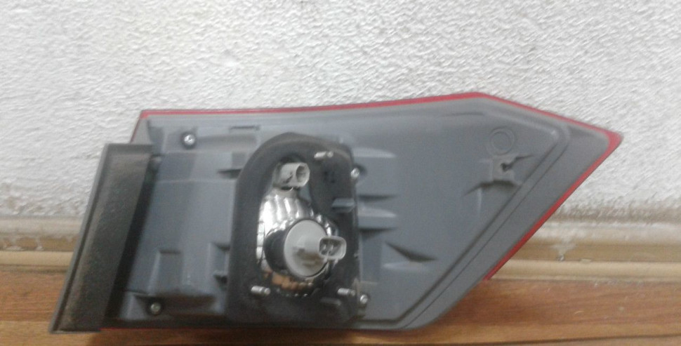 Фонарь левый внешний Lada Vesta oem 8450006963 (скол) (скл-3)
