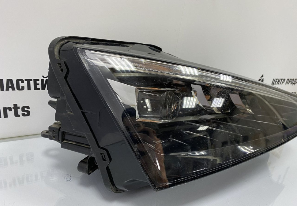 Фара ЛЭД LED правая Skoda Rapid 2 OEM 60U941022A