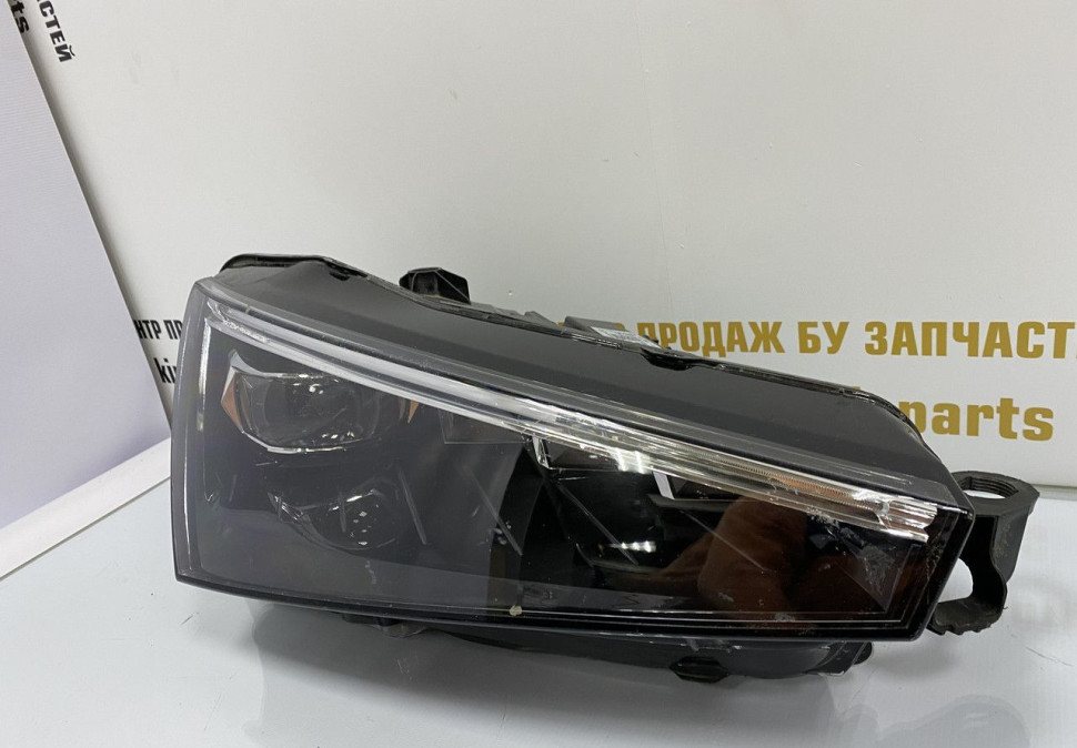 Фара ЛЭД LED правая Skoda Rapid 2 OEM 60U941022A