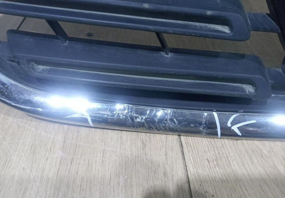 Решетка радиатора бу Renault Logan 2 рестайлинг OEM 623105887R Решетка радиатора бу Renault Logan 2 рестайлинг OEM 623105887R