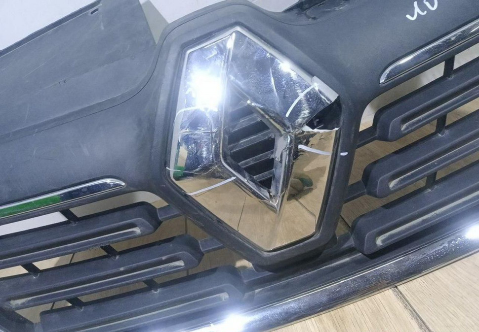Решетка радиатора бу Renault Logan 2 рестайлинг OEM 623105887R Решетка радиатора бу Renault Logan 2 рестайлинг OEM 623105887R