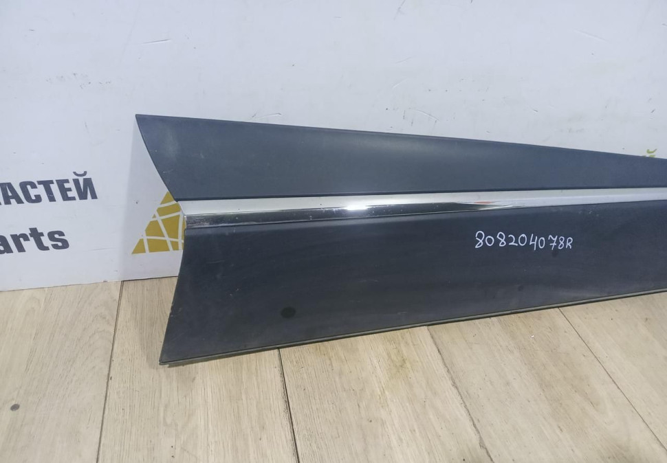 Молдинг двери передний правый бу Renault Kaptur OEM 808204078R Молдинг двери передний правый бу Renault Kaptur OEM 808204078R