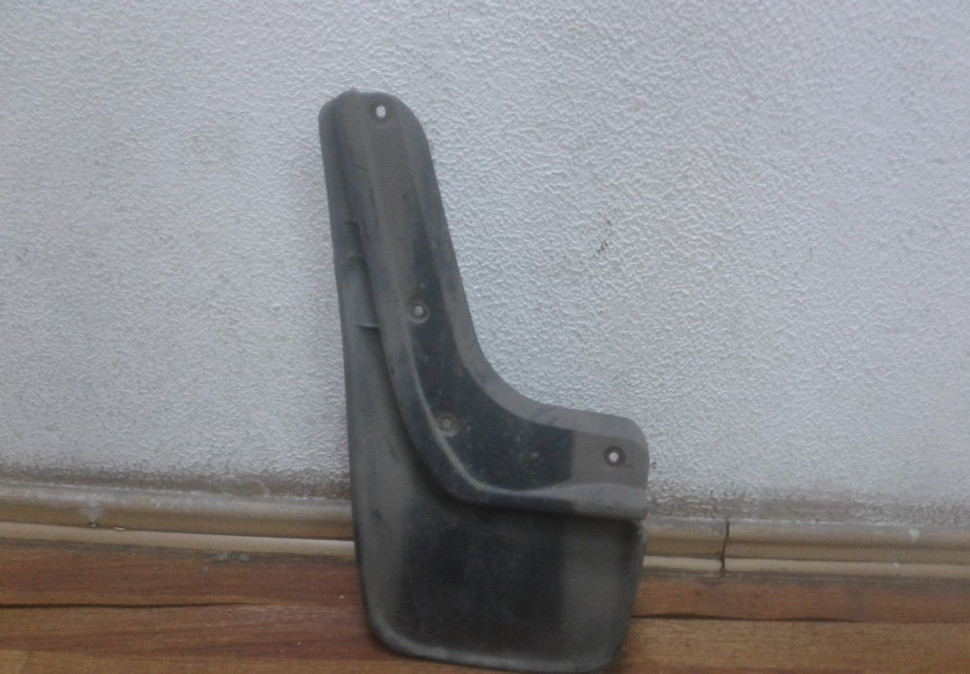 Брызговик задний правый Volkswagen Polo Oem 6RU075101