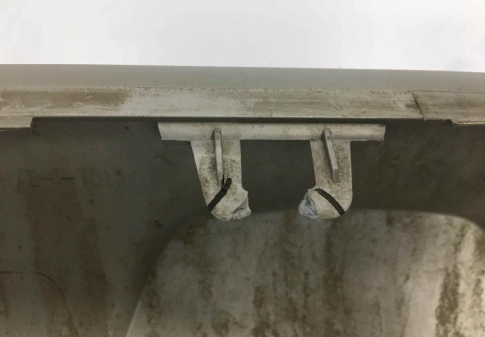 Накладка заднего бампера нижняя Renault Kaptur OEM 850706485R Накладка заднего бампера нижняя Renault Kaptur OEM 850706485R