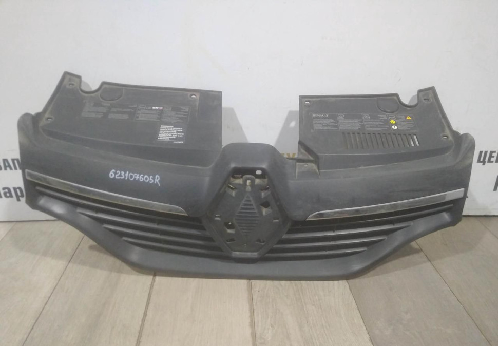 Решетка радиатора бу Renault Logan 2 OEM 623107605R Решетка радиатора бу Renault Logan 2 OEM 623107605R
