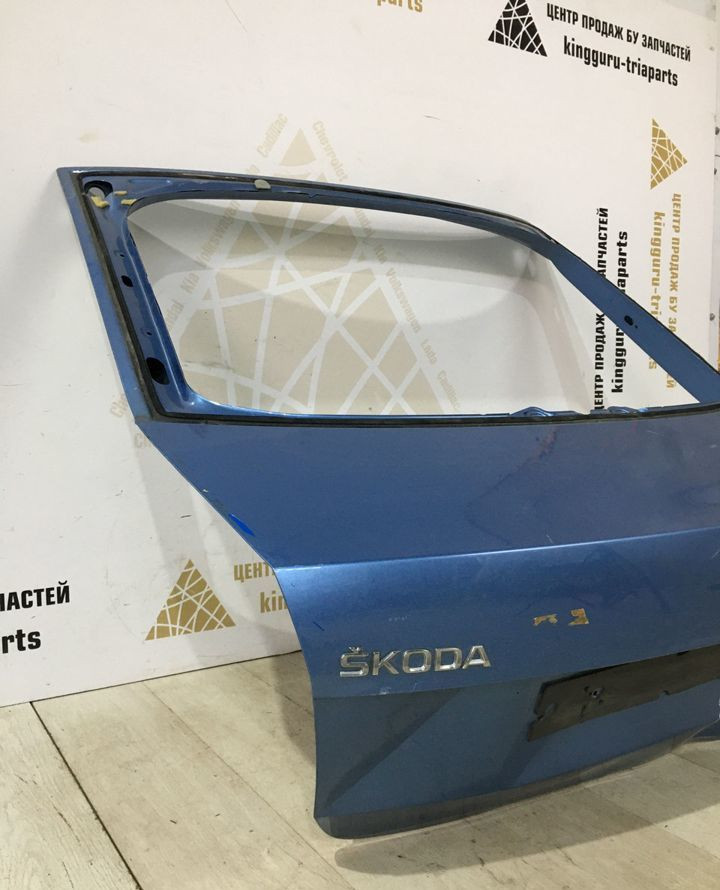 Крышка багажника Skoda Rapid OEM 5J5827025A Крышка багажника Skoda Rapid OEM 5J5827025A