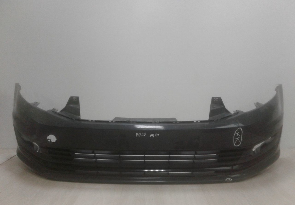 Бампер передний Volkswagen Polo седан рест oem 6RU807221A (вмятины)