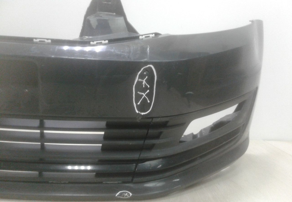 Бампер передний Volkswagen Polo седан рест oem 6RU807221A (вмятины) Бампер передний Volkswagen Polo седан рест oem 6RU807221A (вмятины)