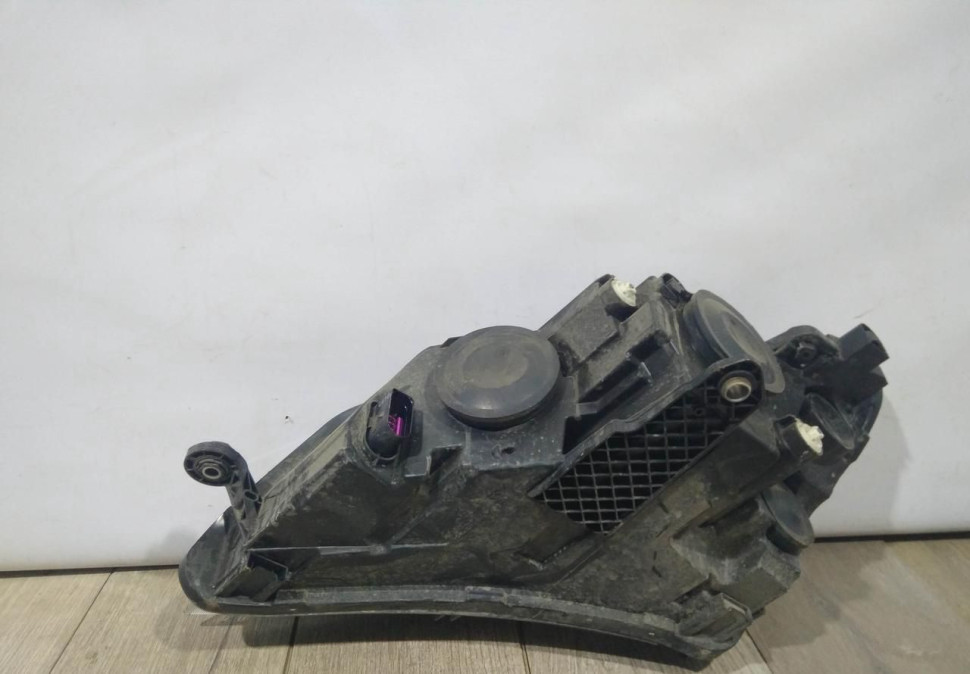Фара галоген правая бу Skoda Superb 3 OEM 3V1941016 Фара галоген правая бу Skoda Superb 3 OEM 3V1941016