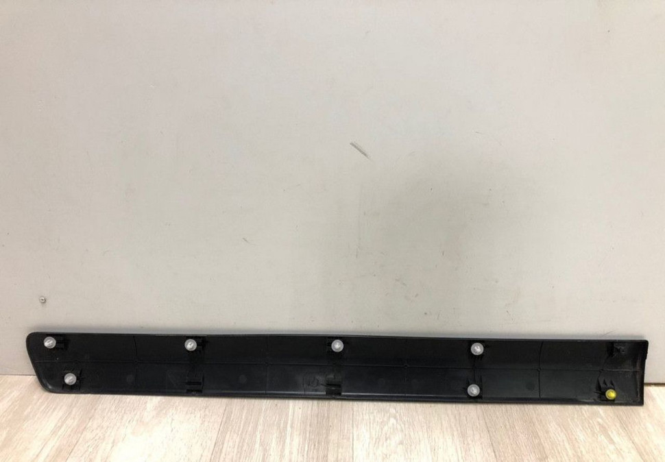 Молдинг двери передний правый Lada Largus oem 8450000408 (скл-3) Молдинг двери передний правый Lada Largus oem 8450000408 (скл-3)