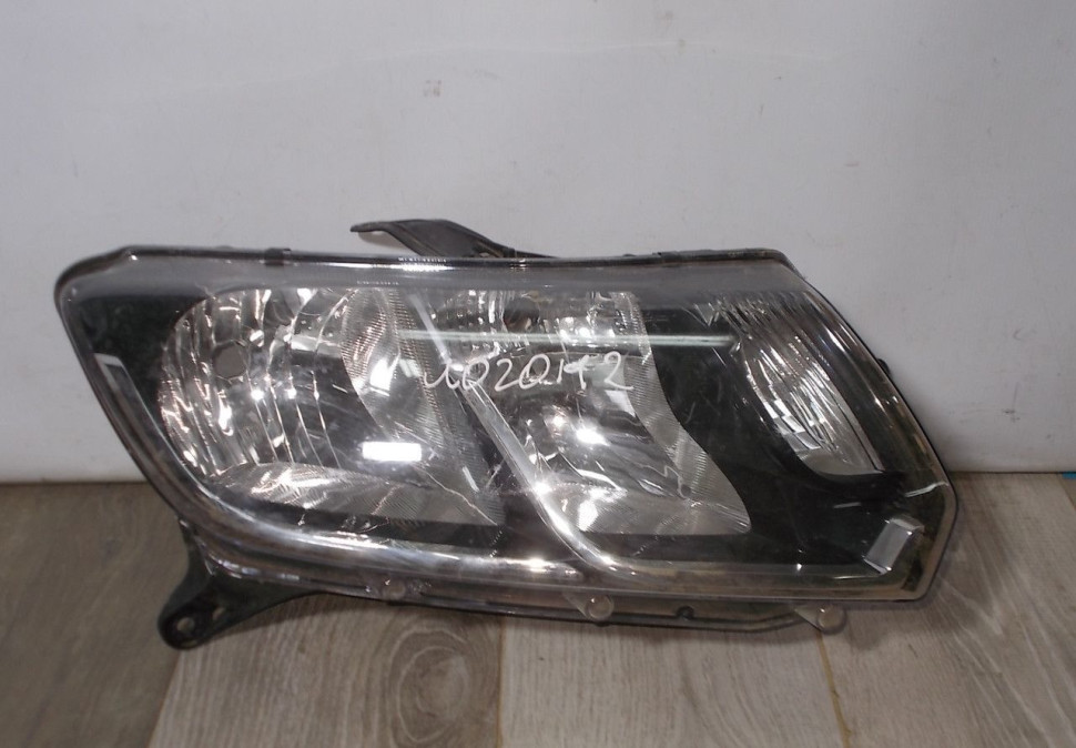 Фара правая бу Renault Logan 2 OEM 260105559R