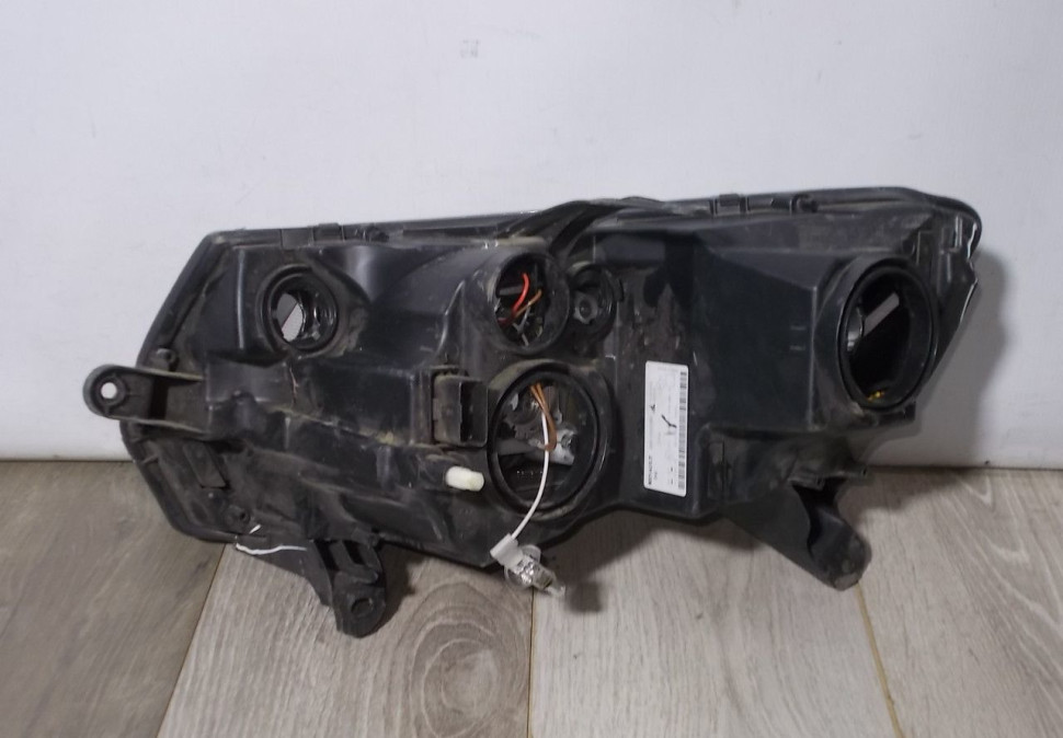 Фара правая бу Renault Logan 2 OEM 260105559R
