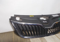 Решетка радиатора бу Skoda Rapid OEM 5JA853668