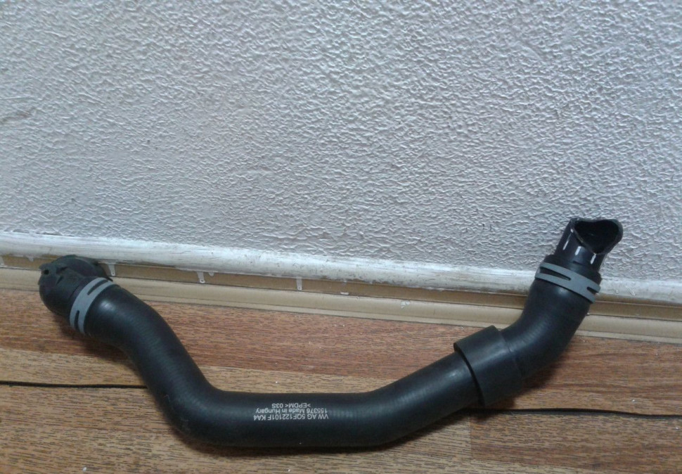 Патрубок радиатора Volkswagen Tiguan 2 (16>) oem 5qf122101 Патрубок радиатора Volkswagen Tiguan 2 (16>) oem 5qf122101
