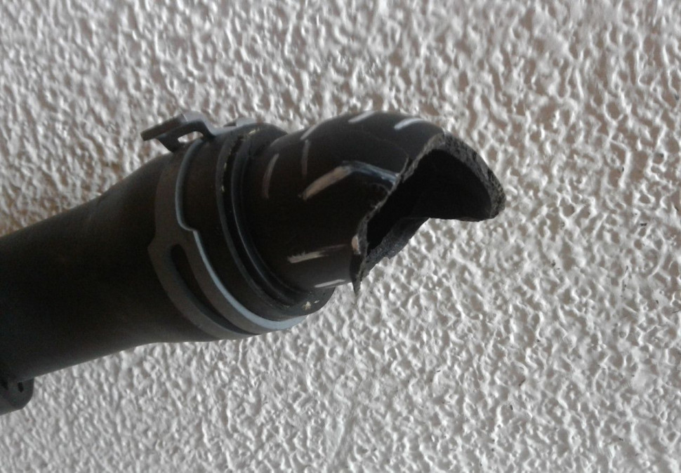 Патрубок радиатора Volkswagen Tiguan 2 (16>) oem 5qf122101 Патрубок радиатора Volkswagen Tiguan 2 (16>) oem 5qf122101