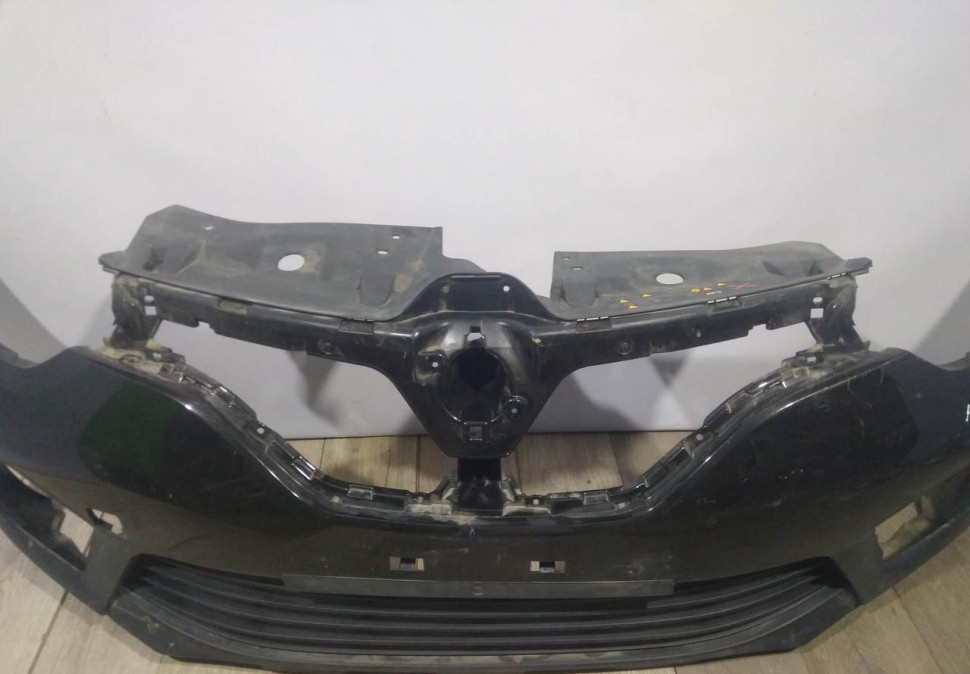 Бампер передний бу Renault Kaptur OEM 620222180R Бампер передний бу Renault Kaptur OEM 620222180R