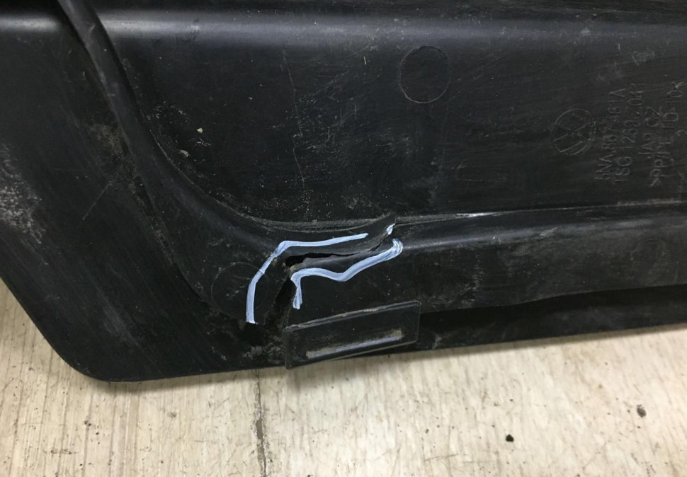 Накладка багажника левая Volkswagen Tiguan 2 oem 5NA867461A