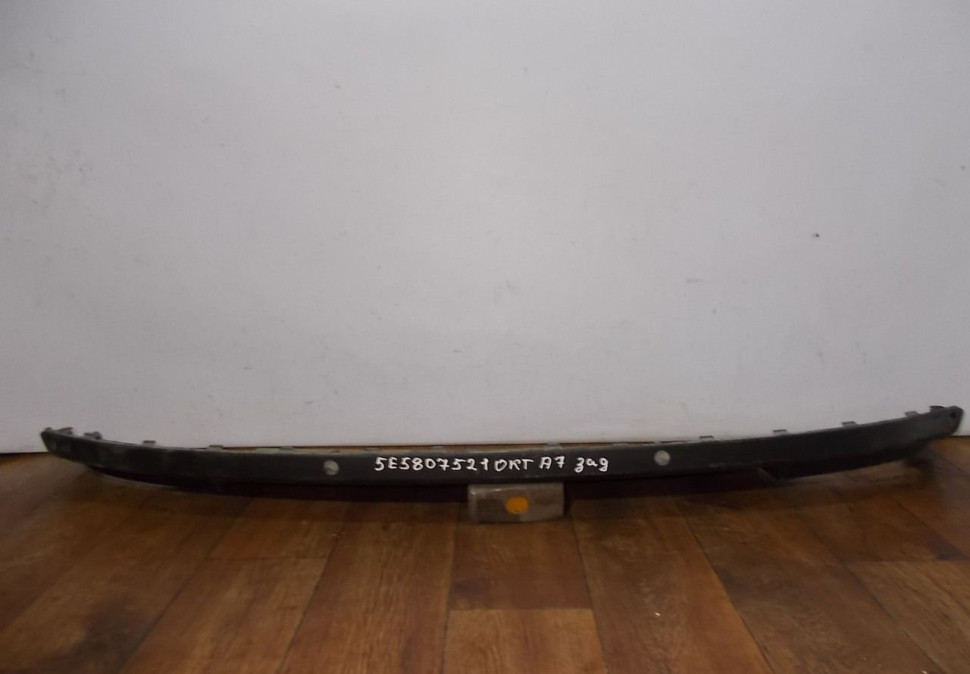 Спойлер заднего бампера бу Skoda Octavia A7 OEM 5E5807521