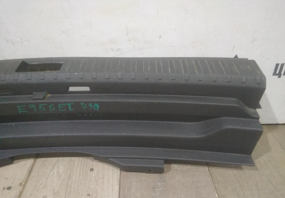 Обивка задней панели бу Skoda Karoq OEM 575863459 Обивка задней панели бу Skoda Karoq OEM 575863459