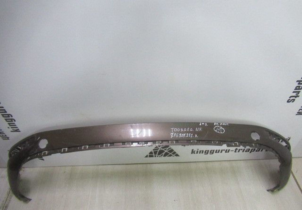 Спойлер заднего бампера Volkswagen Touareg NF oem 7P6807251A Спойлер заднего бампера Volkswagen Touareg NF oem 7P6807251A