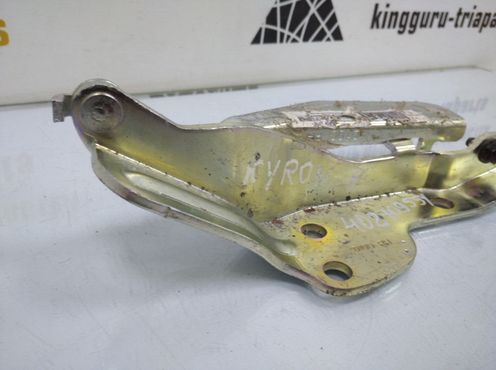 Петля капота правая новая Ssang Yong Kyron OEM 6182009003