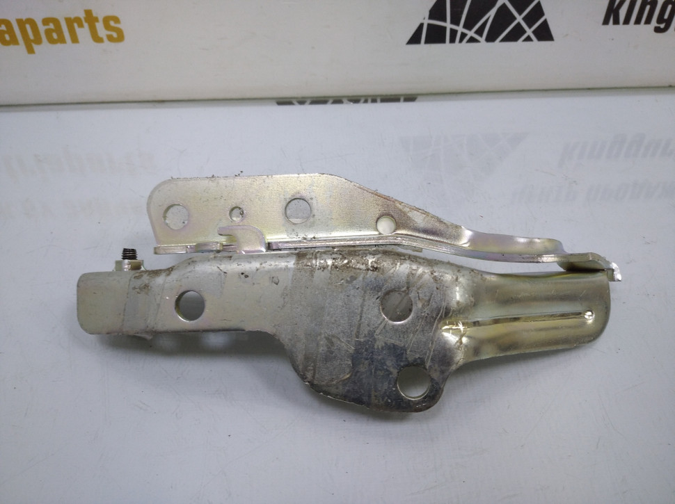 Петля капота правая новая Ssang Yong Kyron OEM 6182009003