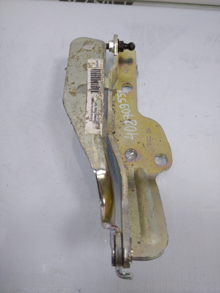 Петля капота правая новая Ssang Yong Kyron OEM 6182009003