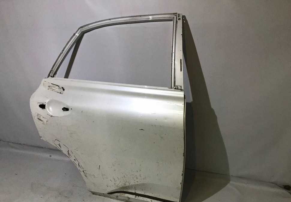 Дверь задняя правая Lexus RX 3 oem 6700378020 (Скл-3) Дверь задняя правая Lexus RX 3 oem 6700378020 (Скл-3)