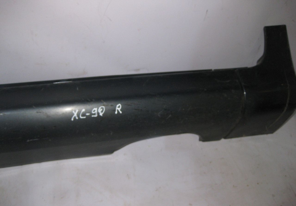 Накладка порога правая Volvo XC90 (трещина) (Скл-3) Накладка порога правая Volvo XC90 (трещина) (Скл-3)