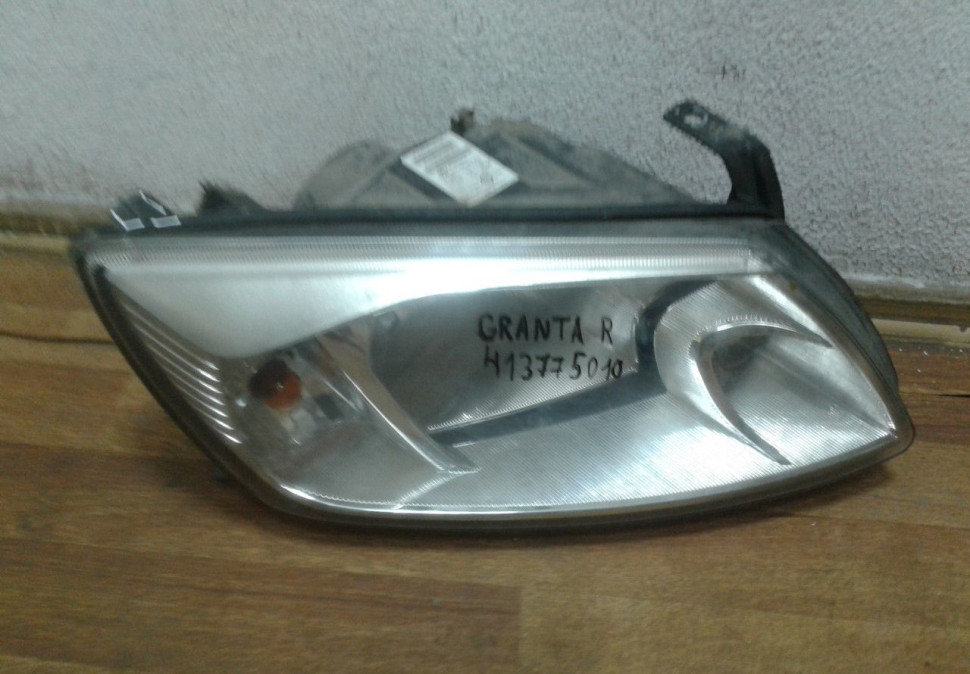 Фара правая Lada Granta oem 413775010 (слом 2креп)
