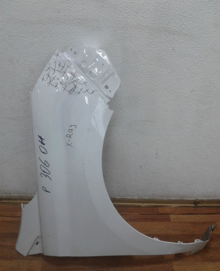 Крыло переднее правое Lada X-Ray oem 631006734R (вмятина) (скл-3)