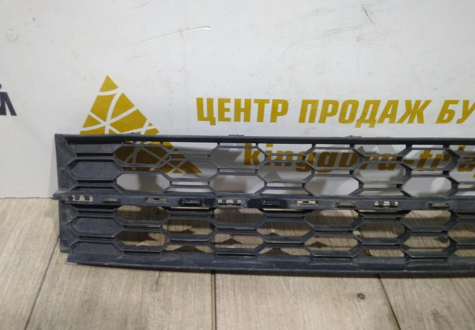 Решетка переднего бампера бу Skoda Octavia A7 рестайлинг OEM 5E0853677K