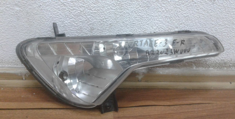 Фара птф правая Kia Sportage 3 oem 922023w000 (слом. 1 крепл.)