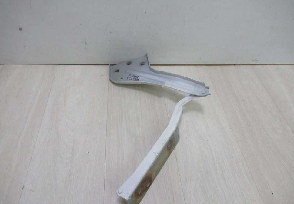 Петля капота правая Jaguar F-pace oem t4a1898 (скл-3) Петля капота правая Jaguar F-pace oem t4a1898 (скл-3)