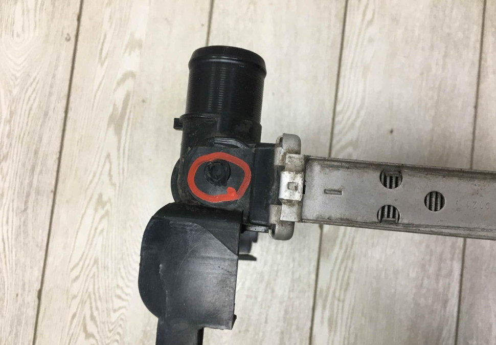 Радиатор охлаждения Renault Arkana OEM 214107405R Радиатор охлаждения Renault Arkana OEM 214107405R