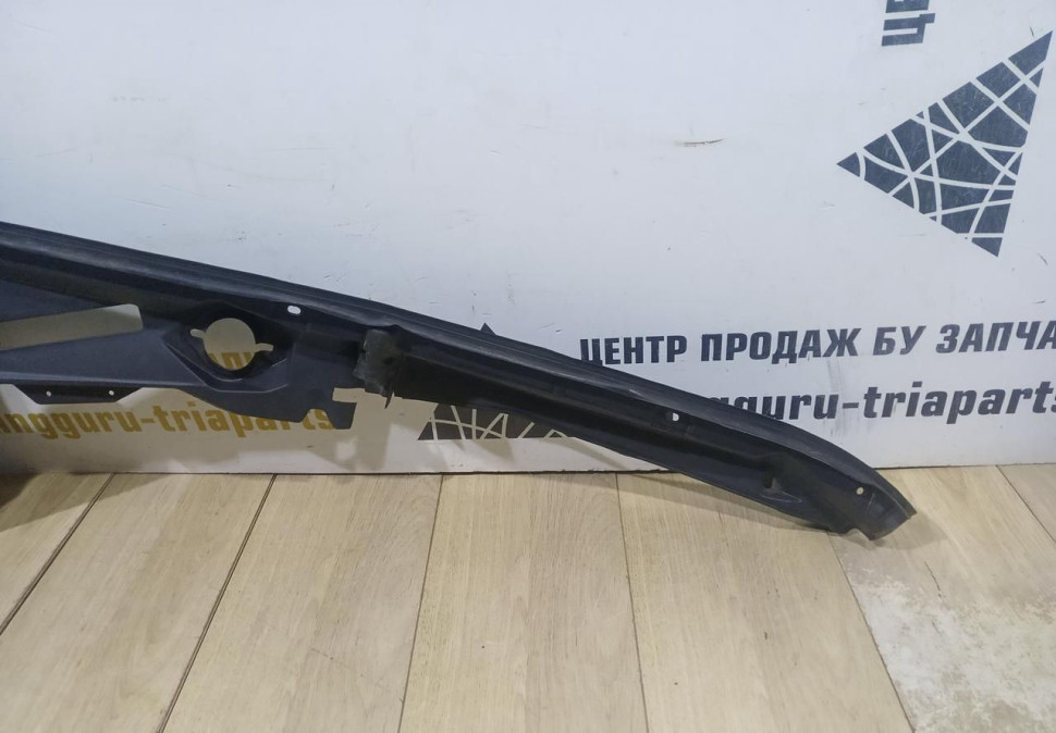 Уплотнитель крыла передний правый бу BMW X7 G07 OEM 51767469502