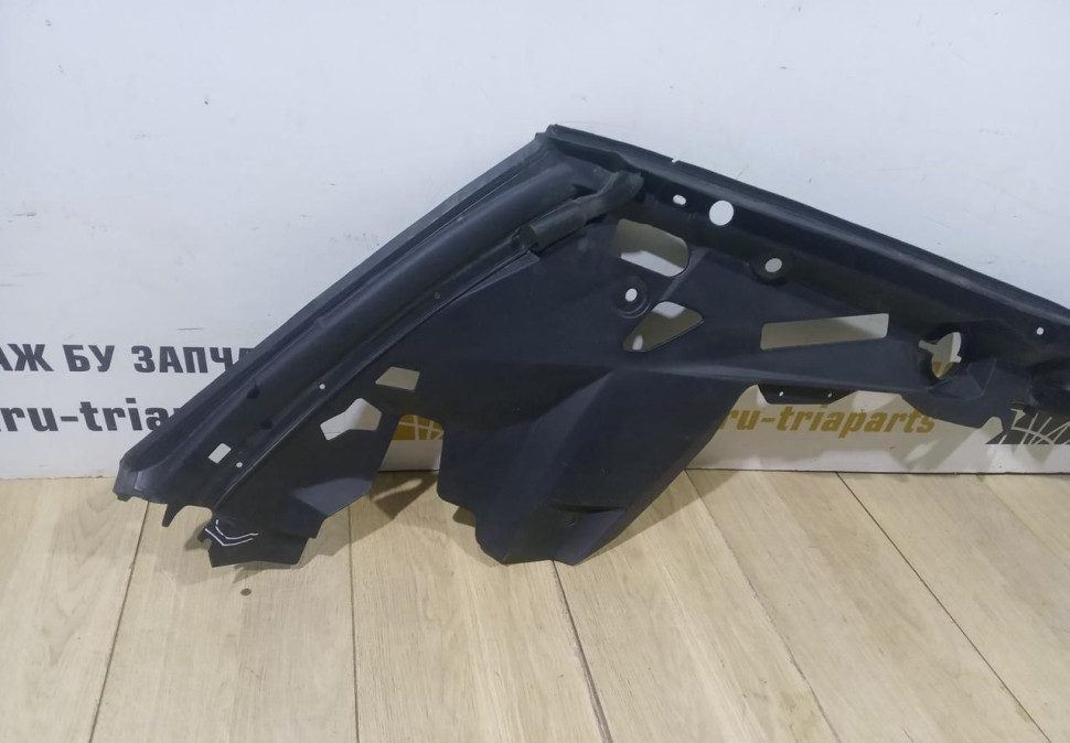 Уплотнитель крыла передний правый бу BMW X7 G07 OEM 51767469502