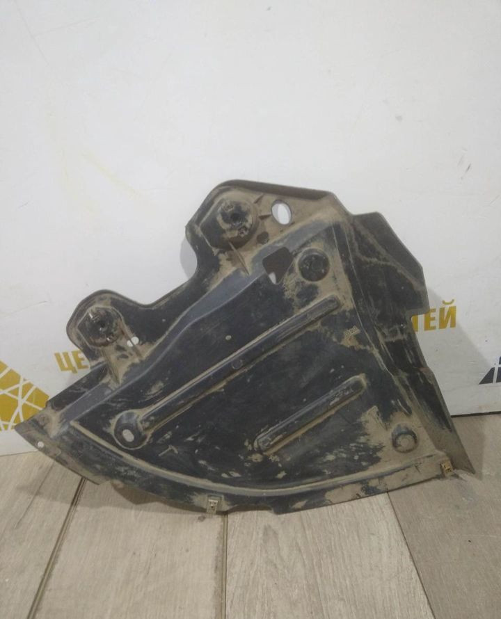 Защита днища задняя правая бу Skoda Rapid OEM 6RA825205C