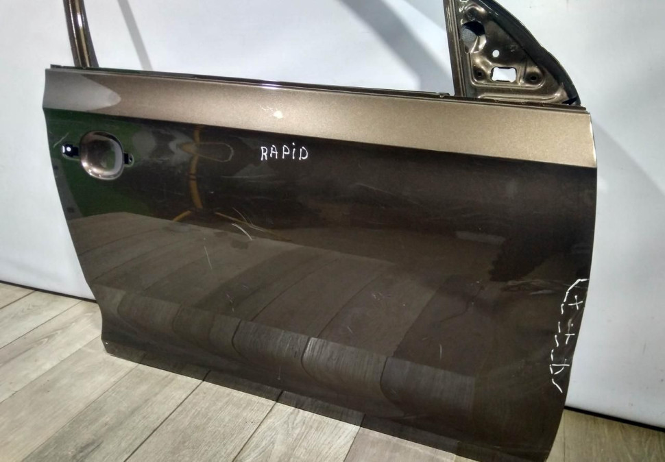 Дверь передняя правая бу Skoda Rapid OEM 6RF831056D, 5JA831052B