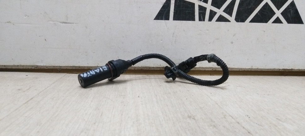 Датчик положения коленвала Hyundai - Kia oem 391802B000 Датчик положения коленвала Hyundai - Kia oem 391802B000