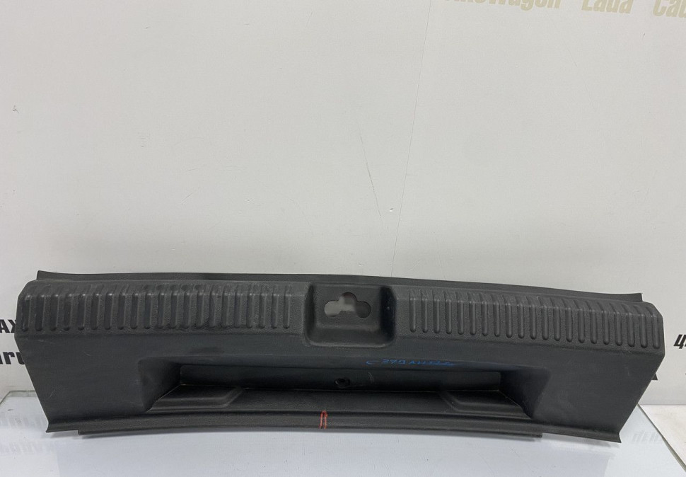 Обивка задней панели Volkswagen Polo 5 sedan 2009 OEM 6RU863459A Обивка задней панели Volkswagen Polo 5 sedan 2009 OEM 6RU863459A