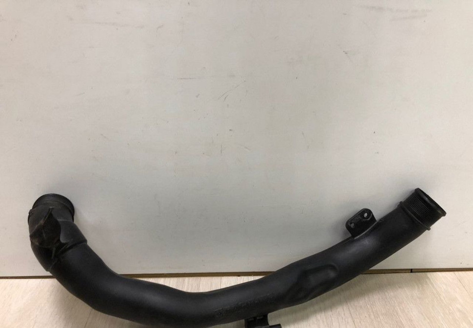 Патрубок интеркулера Volkswagen Tiguan 1 oem 5N0145840G Патрубок интеркулера Volkswagen Tiguan 1 oem 5N0145840G